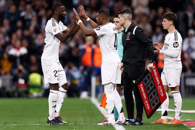 阿拉巴:本想选择27号但西甲不允许 很荣幸身穿4号